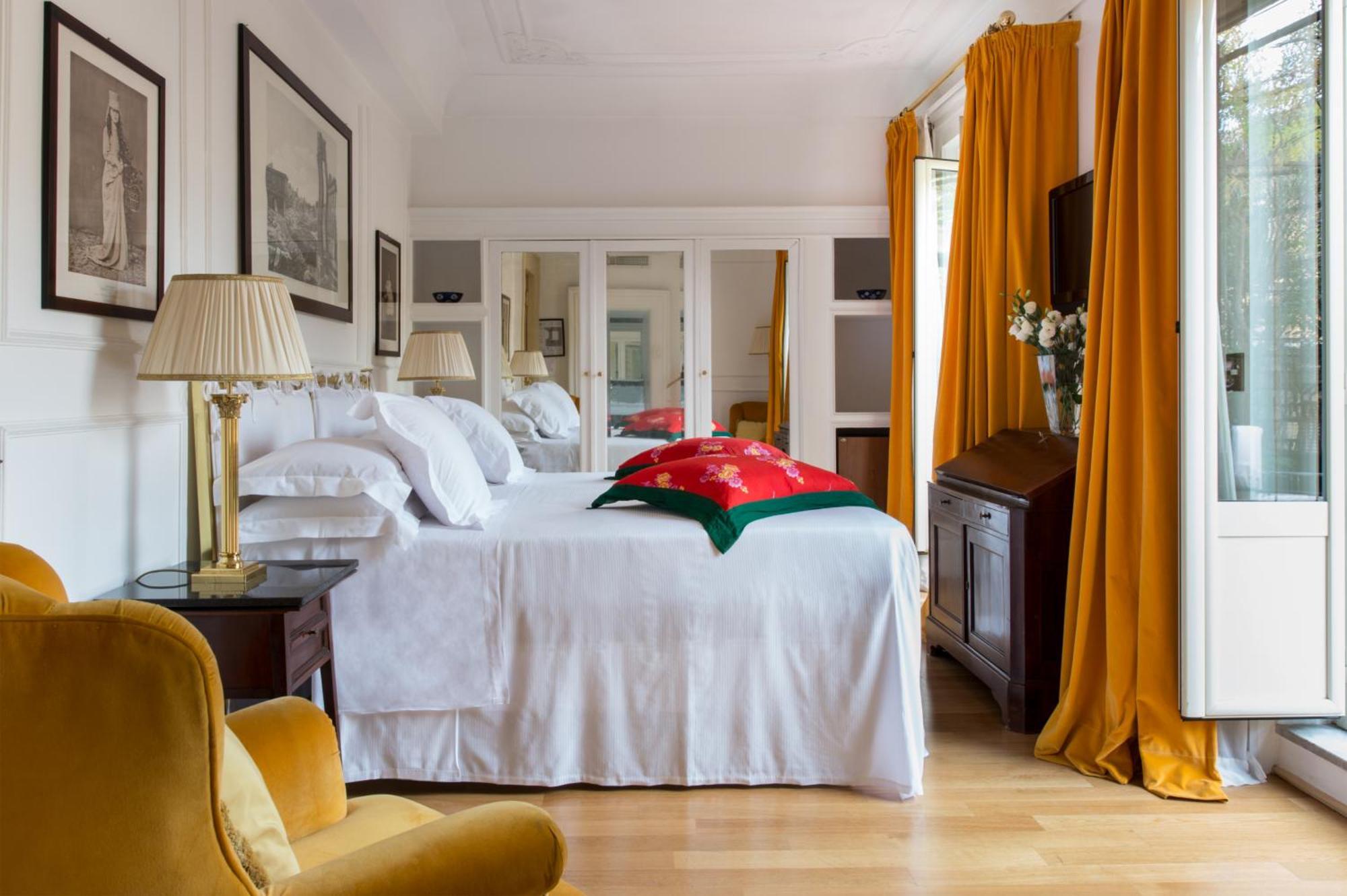 Grand Hotel Plaza Róma Kültér fotó