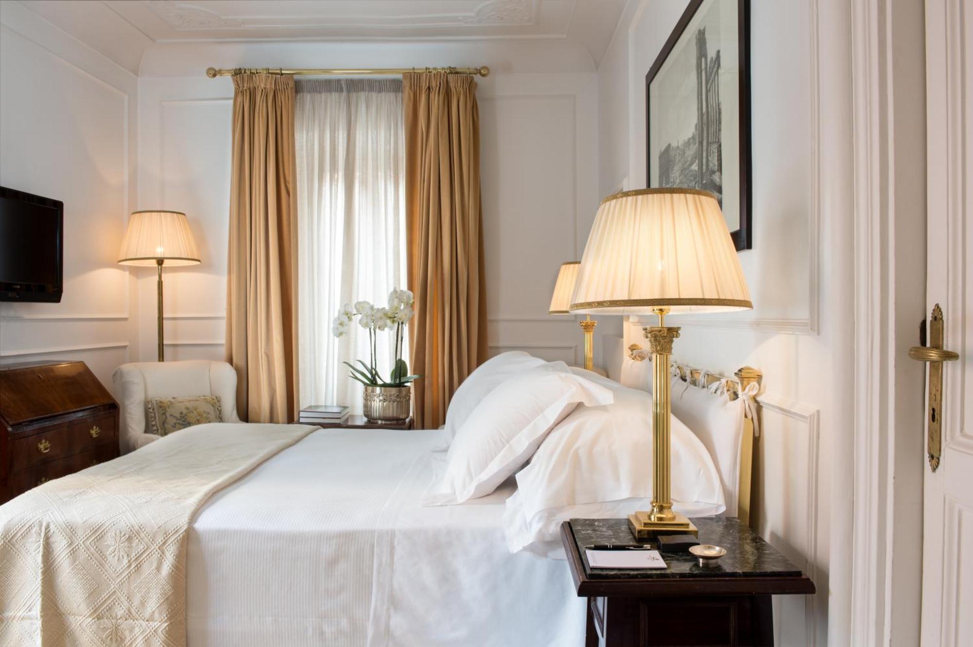 Grand Hotel Plaza Róma Kültér fotó