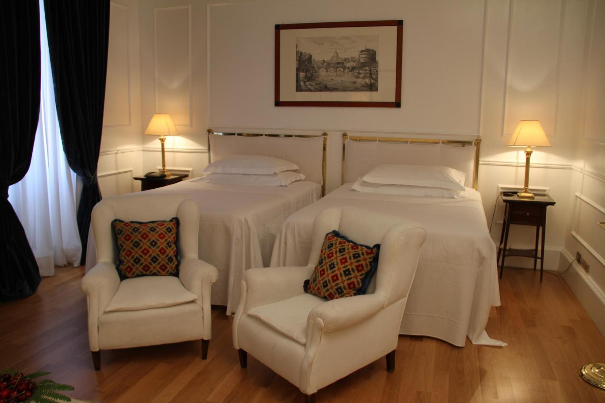 Grand Hotel Plaza Róma Kültér fotó
