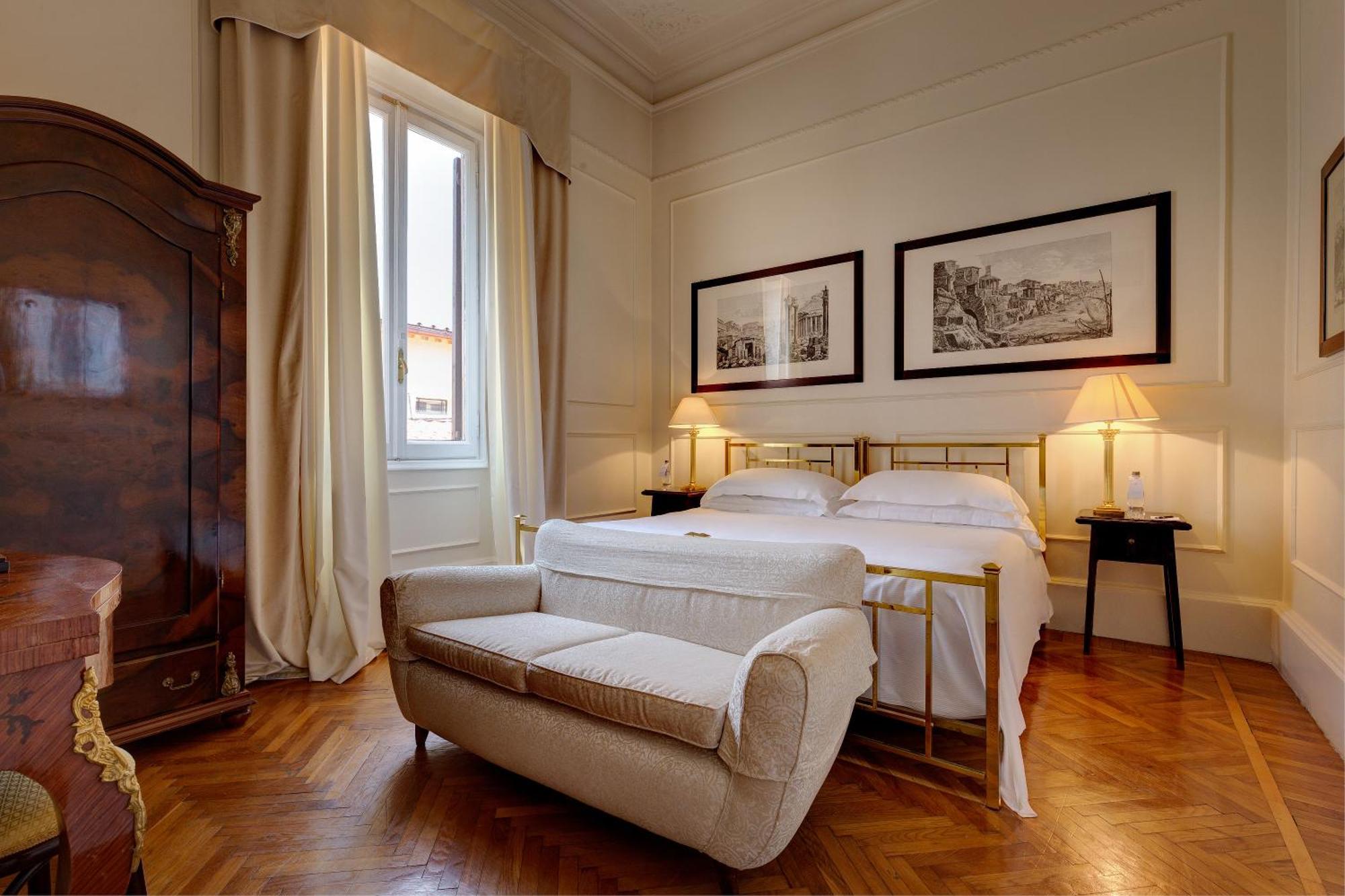 Grand Hotel Plaza Róma Kültér fotó