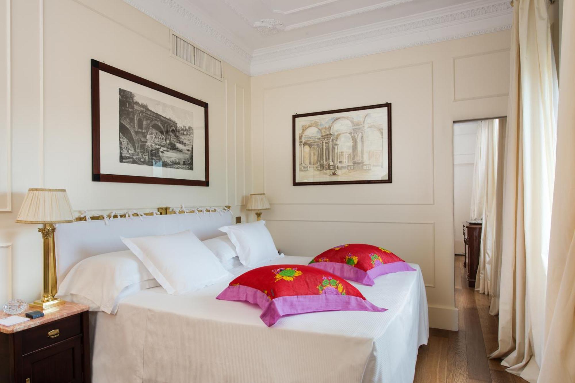 Grand Hotel Plaza Róma Kültér fotó
